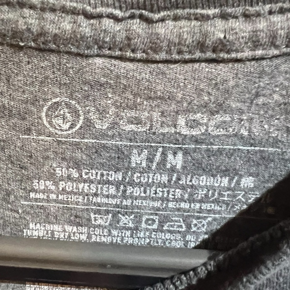 Volcom Men’s Grey Logo Shirt Size Medium Great condition! - Picture 3 of 3